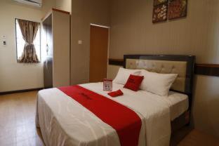 RedDoorz Plus near Universitas Sumatera Utara - 7