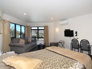 Shadzz Motel - 1