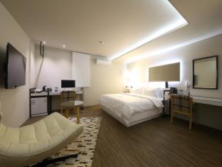 Avenue Hotel - 5