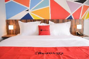 RedDoorz Plus near UNIMED Medan - Medan - 8
