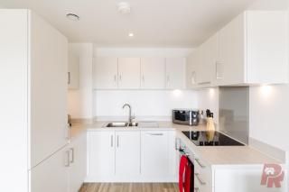Modern Birmingham City Apartments Secure Gated Parking - Birmingham - 3