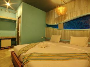 Seabox Khaolak Hostel - 2