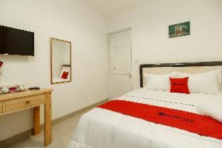 RedDoorz Syariah Plus near Pancoran 2 - 4