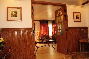The Golden Pine Hotel - Baguio - 8