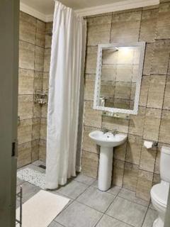 Rabbit Hole Hotel - Krugersdorp - 2