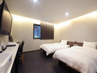 Queens Hotel Seomyeon Busan - Busan - 9