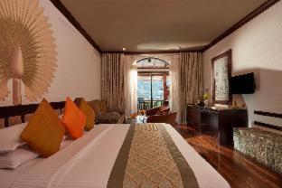 Earl's Regency Hotel - 9