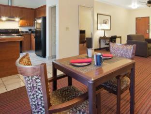 Best Western Palace Inn & Suites - Big Spring - 2