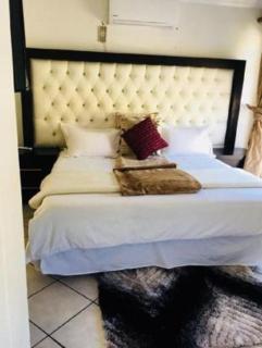Bruno Comfort Suites - Johannesburg - 8