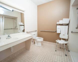 Northfield Inn Suites and Conference Center - 4