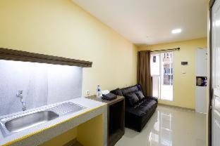 RedDoorz Plus near Paragon Mall Semarang - Semarang - 7
