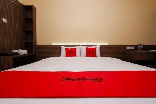 RedDoorz Plus near Paragon Mall Semarang - Semarang - 5