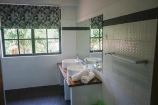 Isla Hayahay Beach Resort and Restaurant - Calape - 6