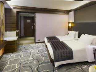 New World Millennium Hong Kong Hotel - 9
