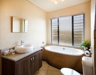 La Roca Guest House - 2
