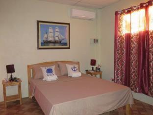 Captain's Lodge and Bar - Panglao - 4
