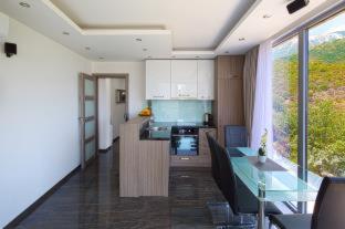 Montelux Apartments - 8