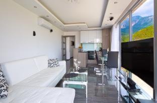 Montelux Apartments - 7