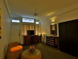 St.Lachlan Hotel & Suites - 3