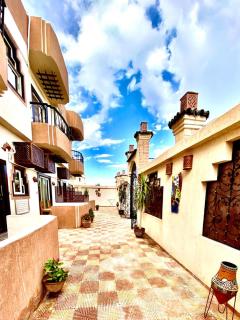 The Castle Hotel & studios - 5