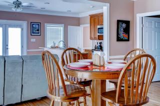Waterfront NOLA Villa 23 Mi to French Quarter! - Venetian Isles - 2