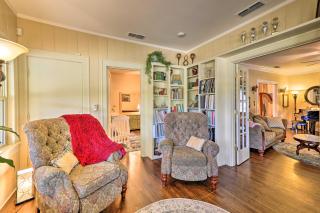 Walk to Midwestern State Wichita Falls Cottage! - Wichita Falls - 3