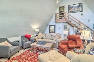 Lake Martin Cabin with Luxury Dock and Kayaks! - Eclectic - 6