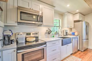 Lake Martin Cabin with Luxury Dock and Kayaks! - Eclectic - 1