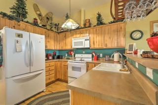 Rustic Cabin with Deck about 4 Mi to Old Town Flagstaff! - Flagstaff - 2