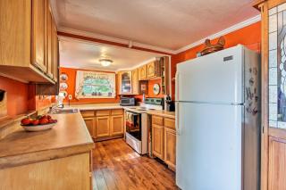 Mountain Cottage with Views Near Tail of the Dragon! - 3