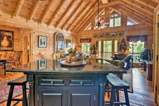 Cabin with BBQ and Games - Walk to Blue Ridge Parkway! - Balsam - 4