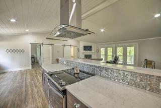 Lake Barkley Waterfront Home with Deck and Boat Dock! - 1