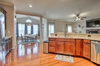 Great for Groups Bayside Resort Home with Patio - 7