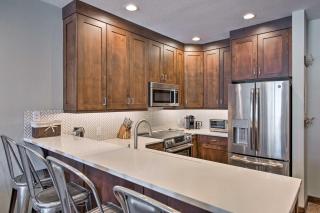 Solitude Mountain Slopeside Ski Condo with Hot Tub! - Brighton - 3