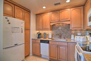 Bayfront Condo 3 Mi to Downtown St. Petersburg - 2