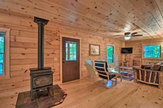 Secluded Cabin with Deck 13 Miles to Downtown Murphy - 5