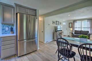 Updated Plymouth Home Less Than 2 Miles to Waterfront! - Plymouth - 1
