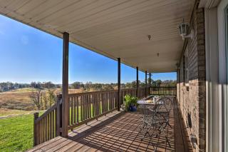 Family Farmhouse on 160-Acre Ranch with Hiking Trail - Lawrenceburg - 0