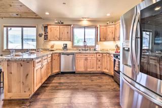 The Bears Den Cabin 8 Mi to Snow Summit! - 3