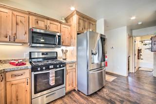 The Bears Den Cabin 8 Mi to Snow Summit! - 2