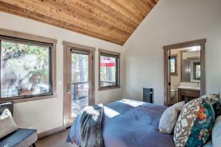Walk to Dock and Tahoe City Modern Lakeside Cabin - Tahoe City - 2