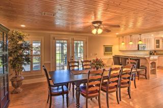 Serving Southern Charm at this Clarkesville House! - Clarkesville - 4