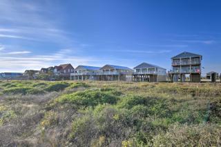 Steps to Sand Oceanfront Surfside Beach Retreat - 5