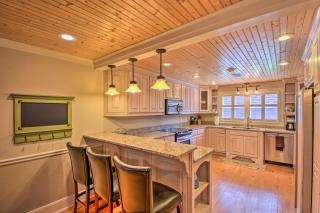 Serving Southern Charm at this Clarkesville House! - Clarkesville - 3