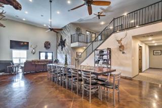 Kansas Hunting Lodge Pets and Large Groups Welcome! - Great Bend - 4