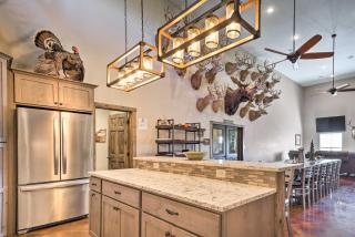Kansas Hunting Lodge Pets and Large Groups Welcome! - Great Bend - 3