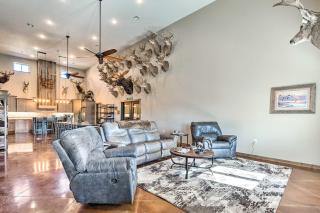Kansas Hunting Lodge Pets and Large Groups Welcome! - Great Bend - 6