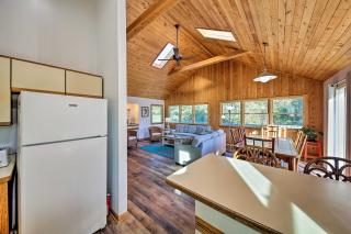 Bright Southern Shores Family Home Less Than 1 Mi to Beach - Southern Shores - 1