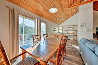 Bright Southern Shores Family Home Less Than 1 Mi to Beach - Southern Shores - 4