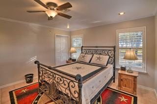 Casa de Samuel - Patio, Fountain and Outdoor Kitchen - Corpus Christi - 2
